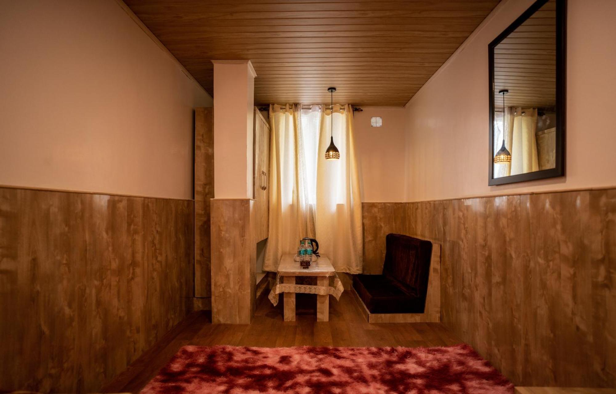 Darjeeling Guest House Deluxe Bagian luar foto