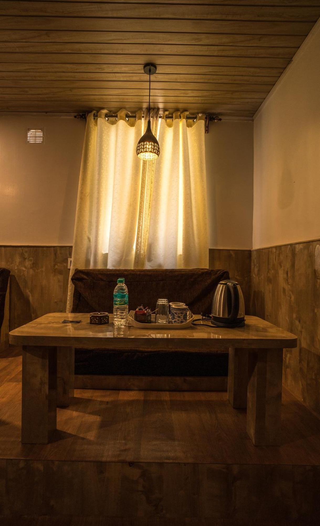 Darjeeling Guest House Deluxe Bagian luar foto